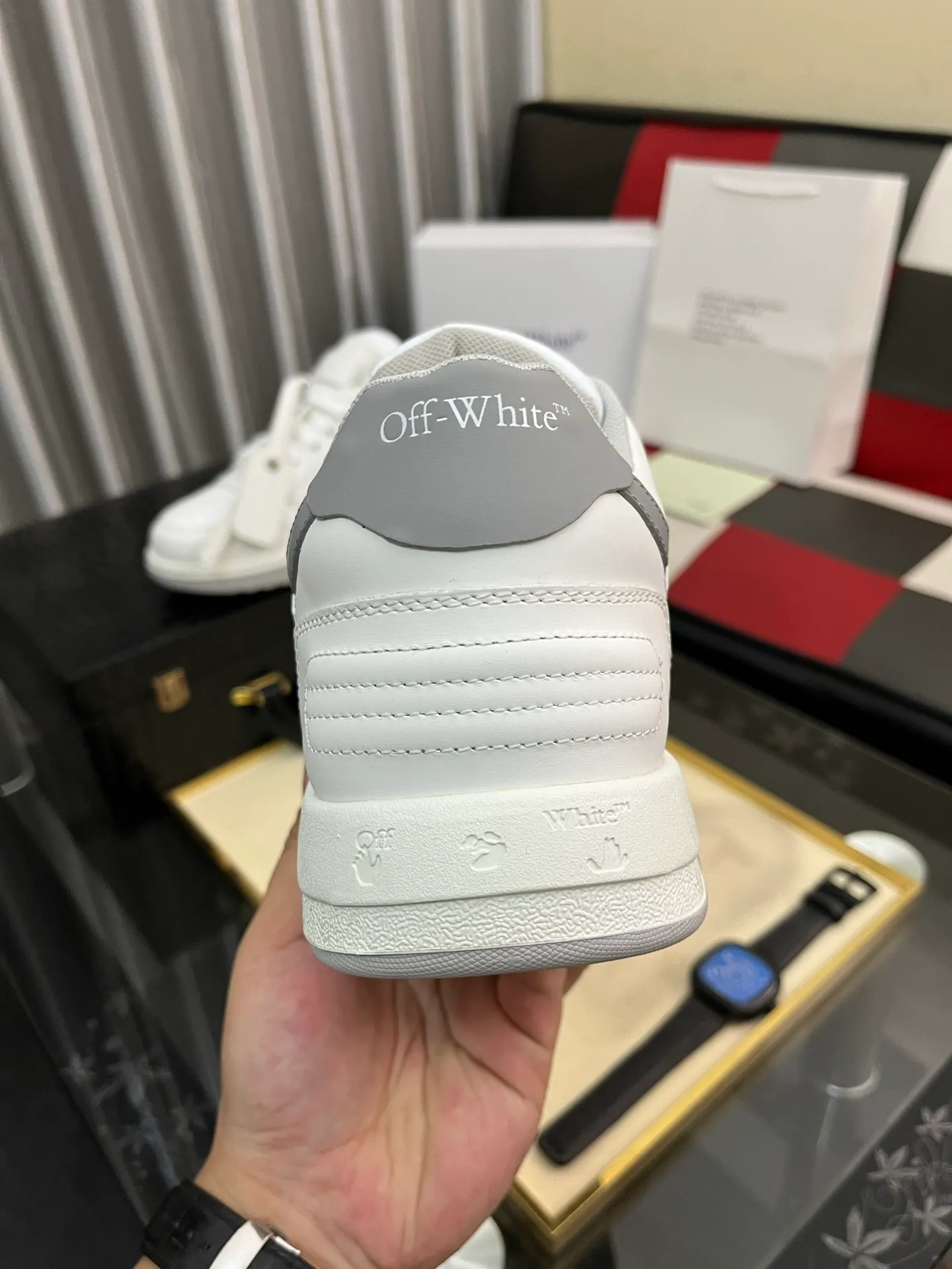 Men's shoes 💰600⌚️⌚️ OFF-White C/O VirGil Abloh fashionable and versatile casual shoes. Exclusive first release of the new model. Made of environmentally friendly cowhide leather and mesh fabric upper material. The insole is embedded with foam cushioning EVA material. The correct midsole is equipped with EVA lightweight cushioning. External tooth nail rubber outsole. The correct accessories can be customized simultaneously. Women's model: 35-40 Men's model: 39-45